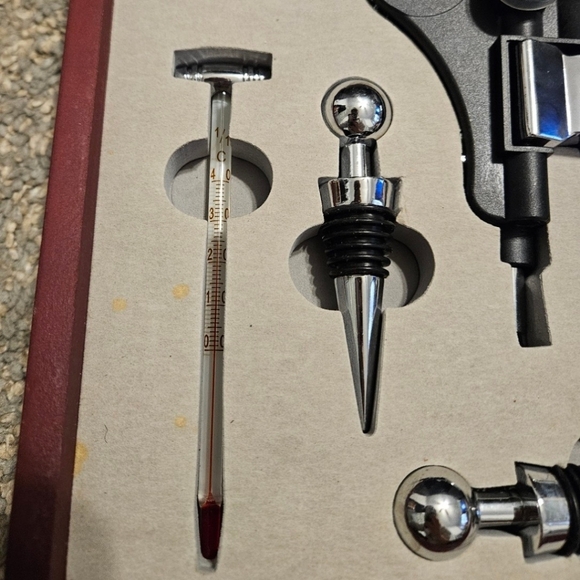 Applebee's Premium Wine Opener Set with Silver Accents - Picture 5 of 6